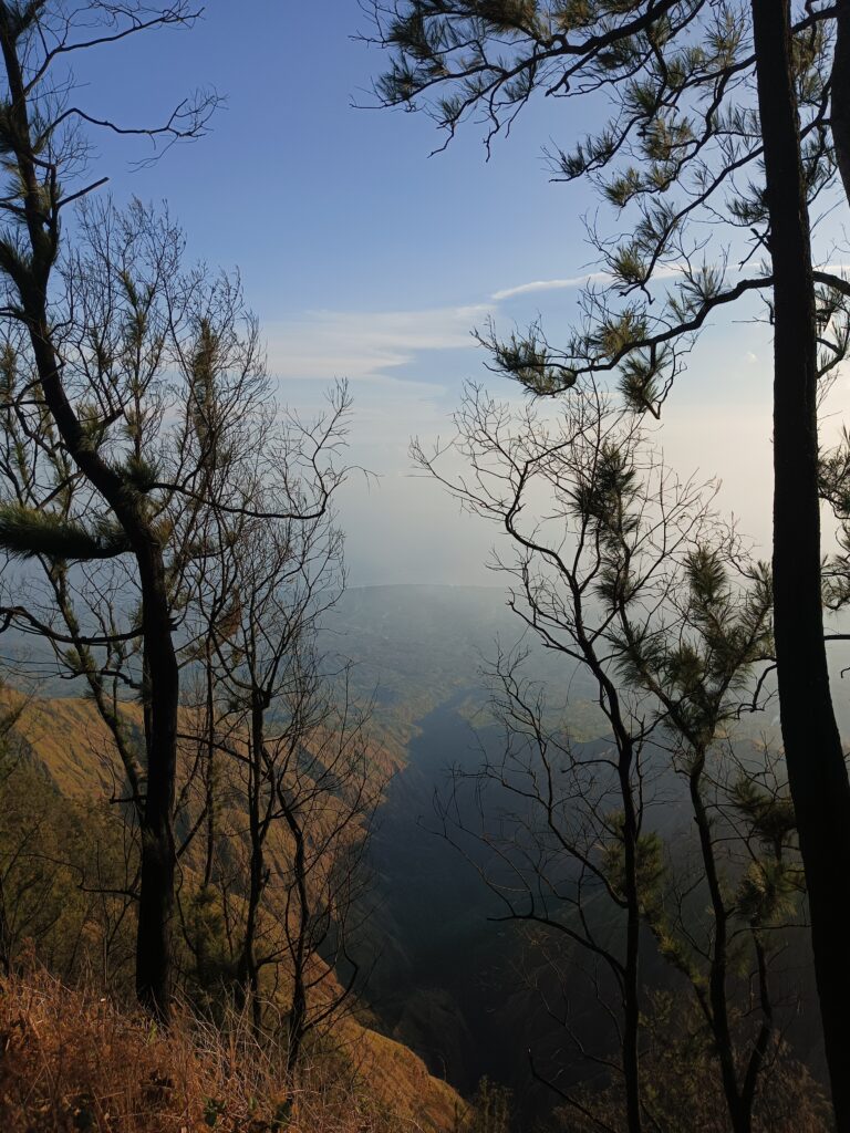 hiking-in-bali-on-mount-abang