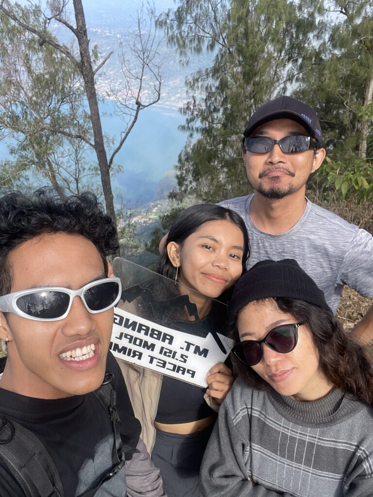 hiking-up-mount-abang-in-bali
