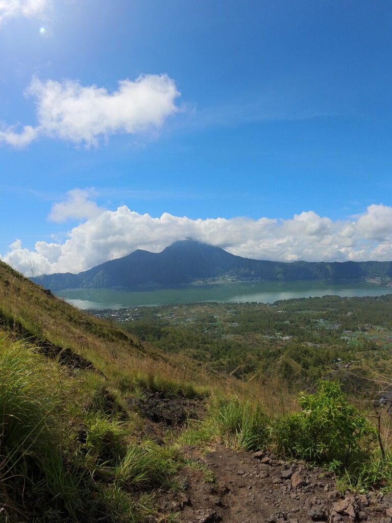 hiking-up-mount-batur